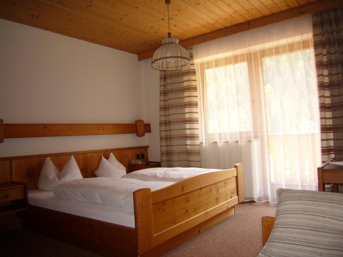 Gasthof Wacht Untertilliach Room photo