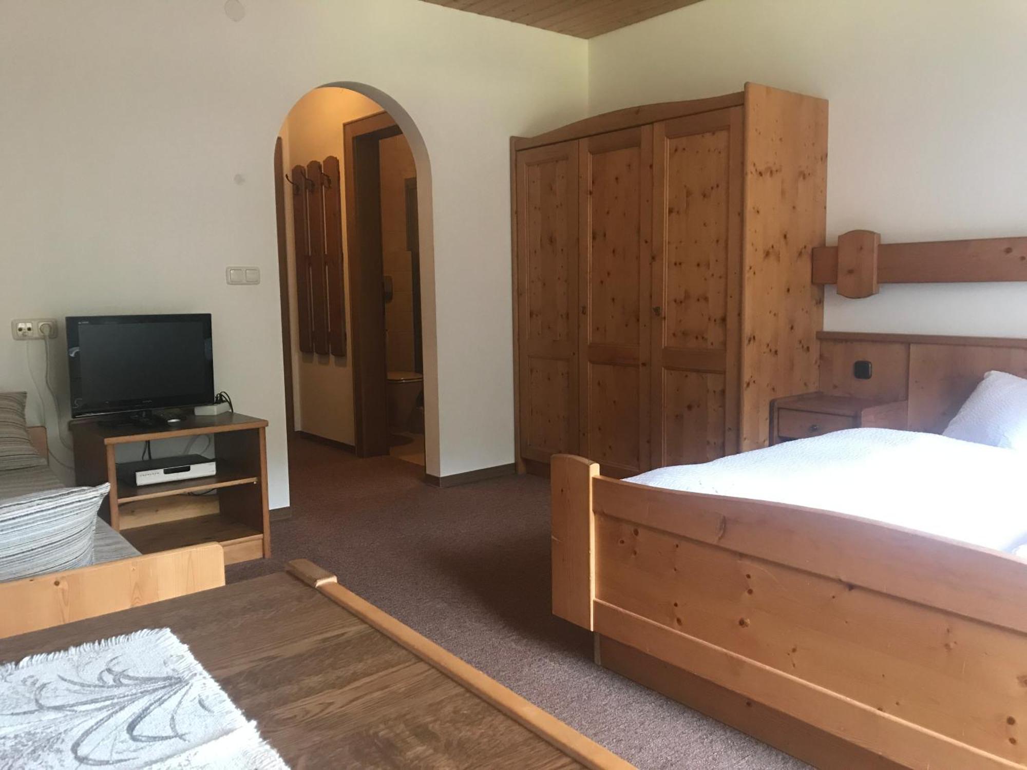 Gasthof Wacht Untertilliach Room photo