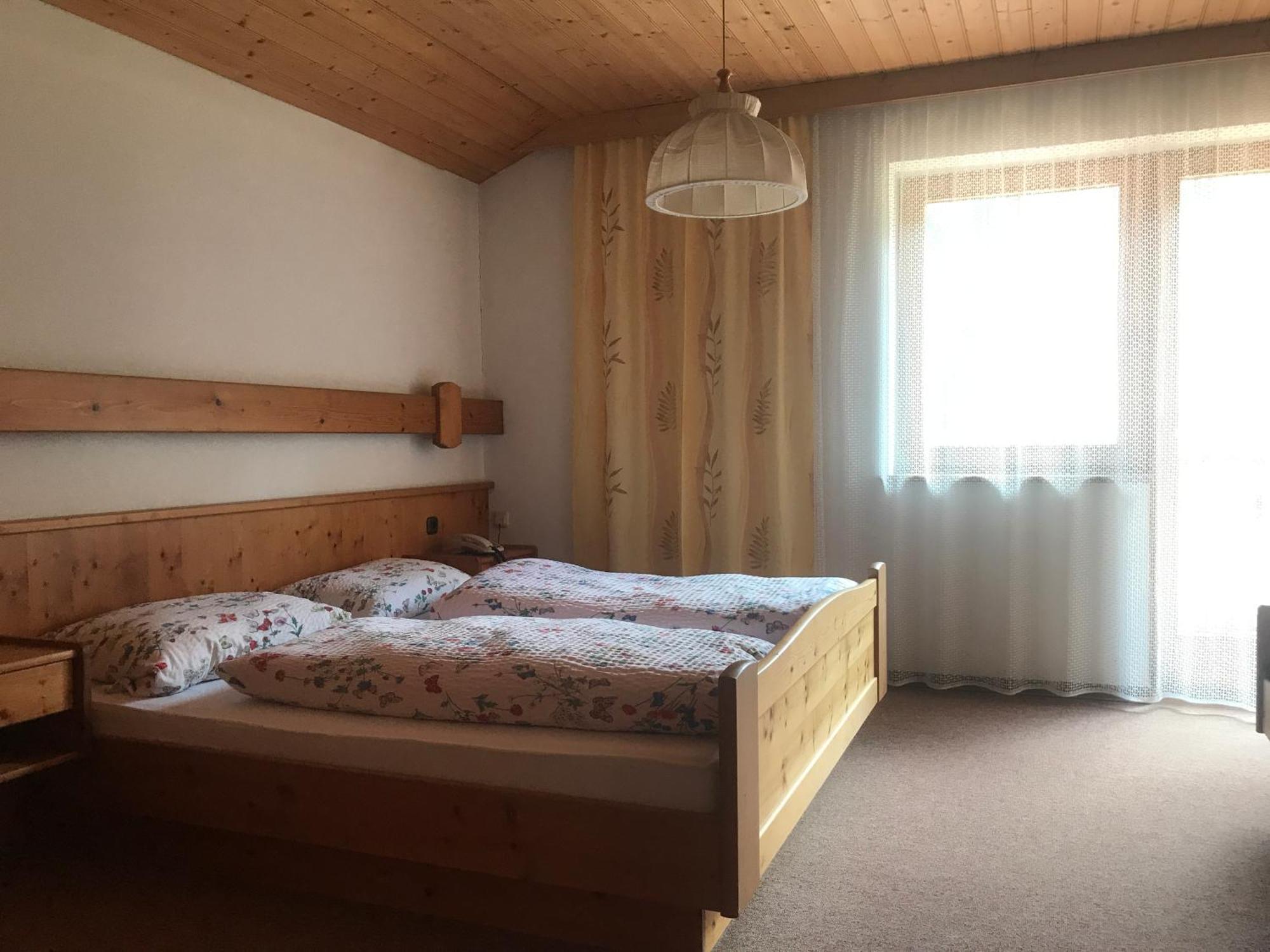 Gasthof Wacht Untertilliach Room photo